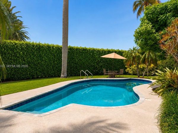 363 S Hibiscus Dr , Miami Beach, FL 33139