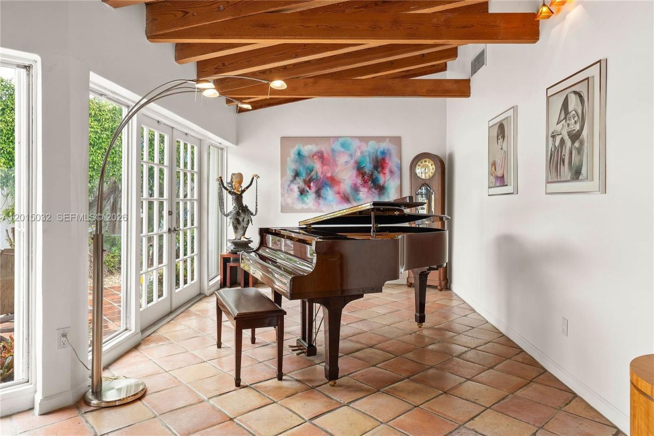 363 S Hibiscus Dr , Miami Beach, FL 33139 Photo