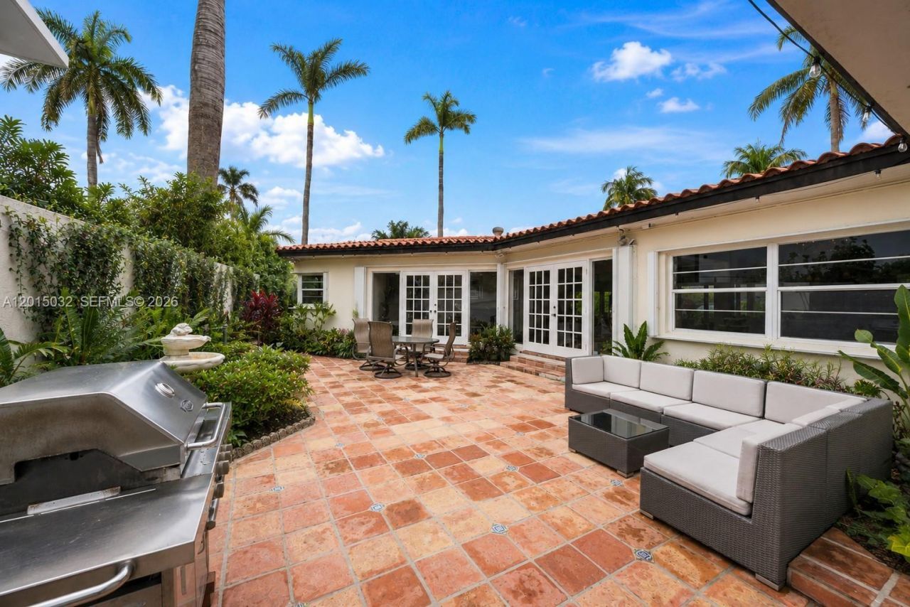 363 S Hibiscus Dr , Miami Beach, FL 33139 Photo