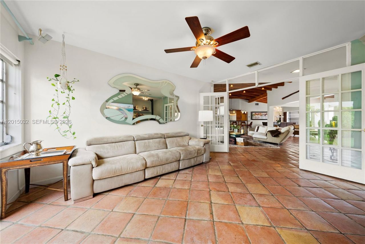 363 S Hibiscus Dr , Miami Beach, FL 33139 Photo