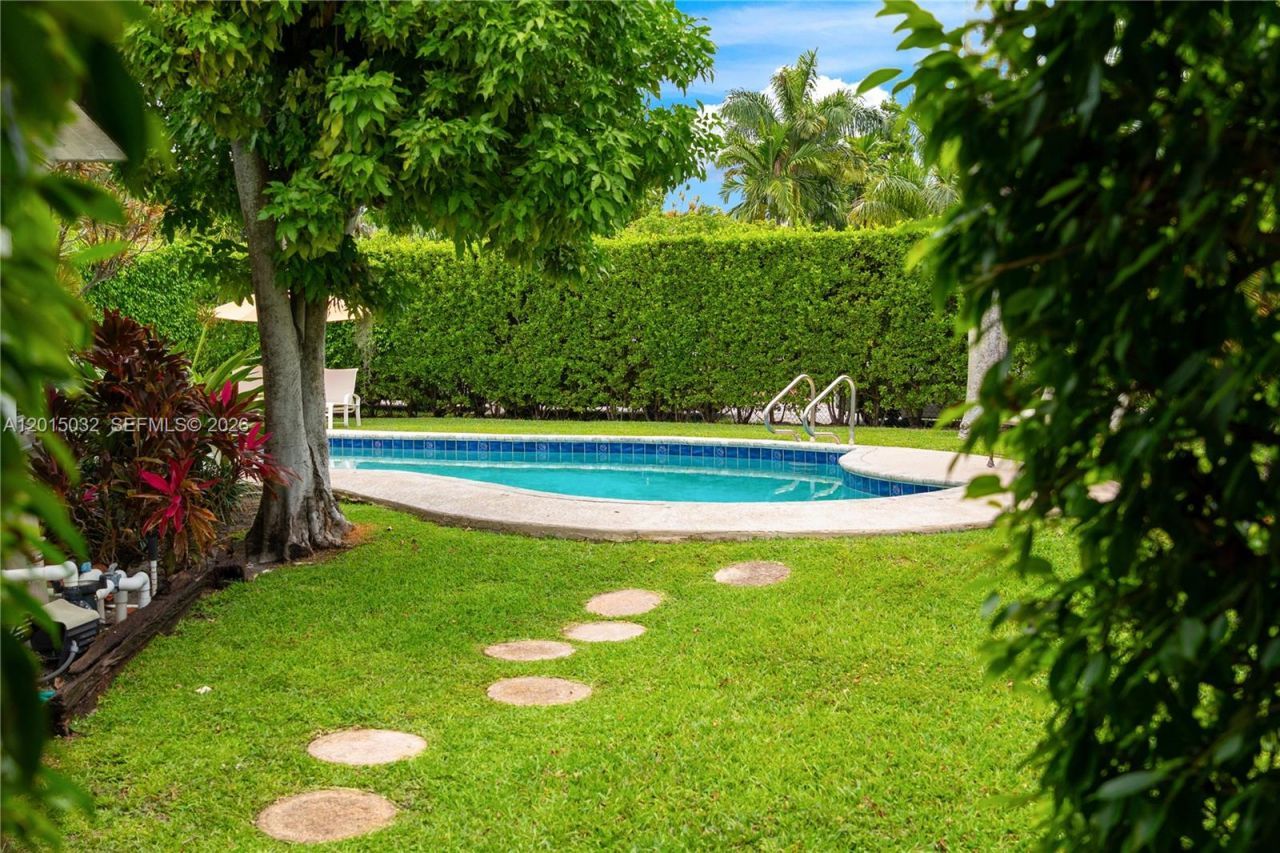 363 S Hibiscus Dr , Miami Beach, FL 33139 Photo