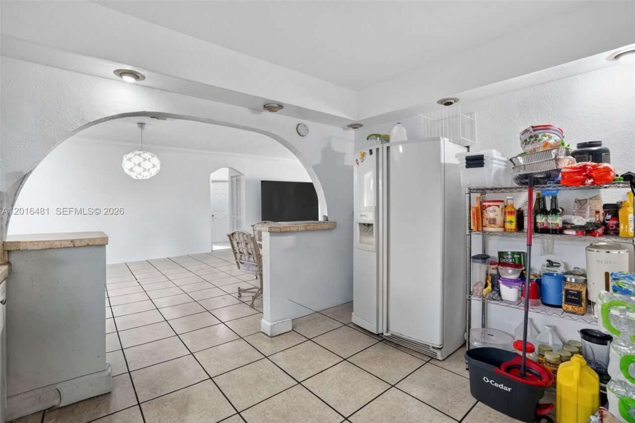 2451 NW 11th St, Miami, FL 33125 Photo