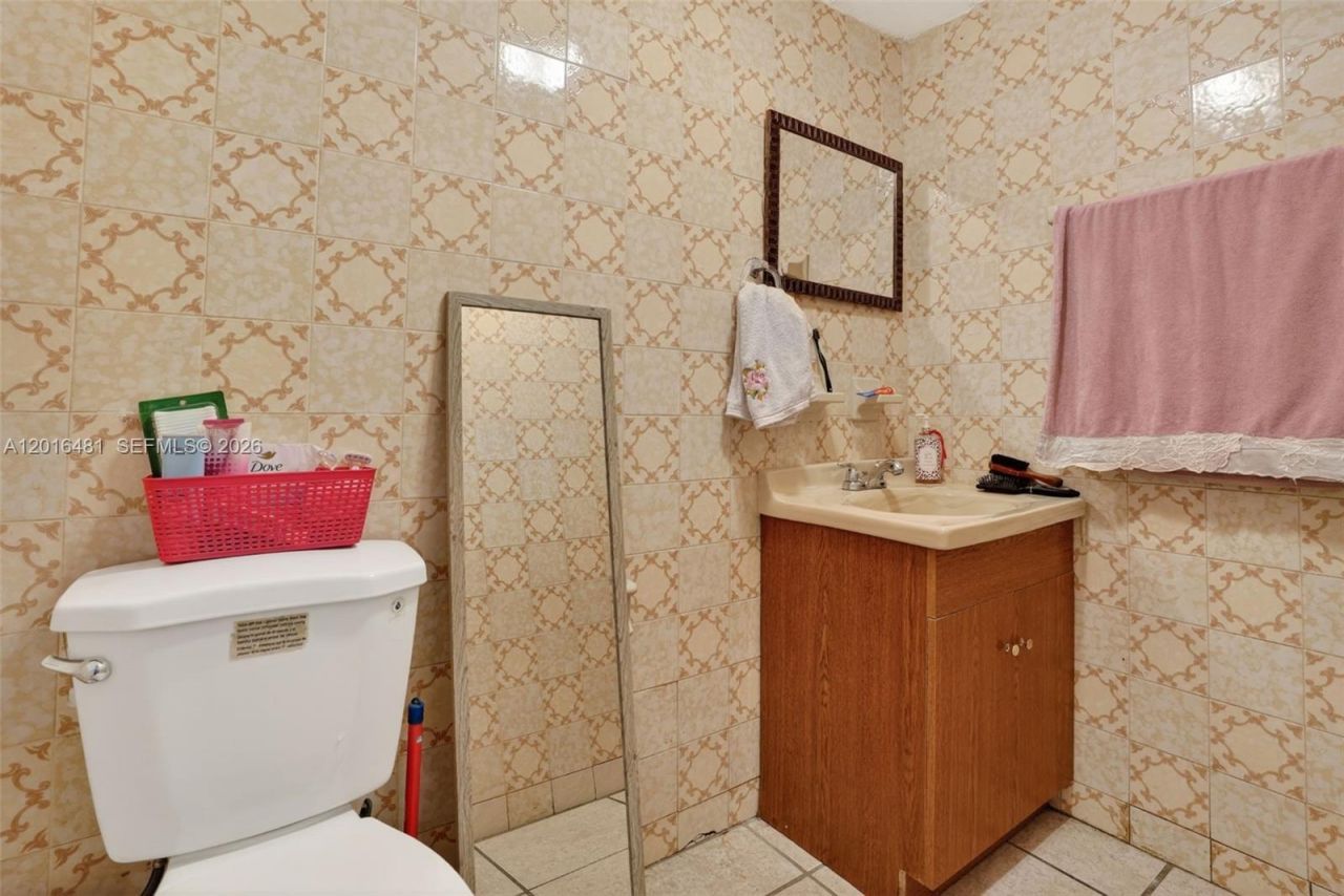 2451 NW 11th St, Miami, FL 33125 Photo
