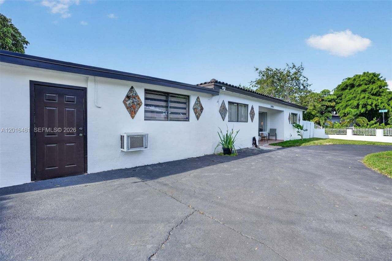 2451 NW 11th St, Miami, FL 33125 Photo
