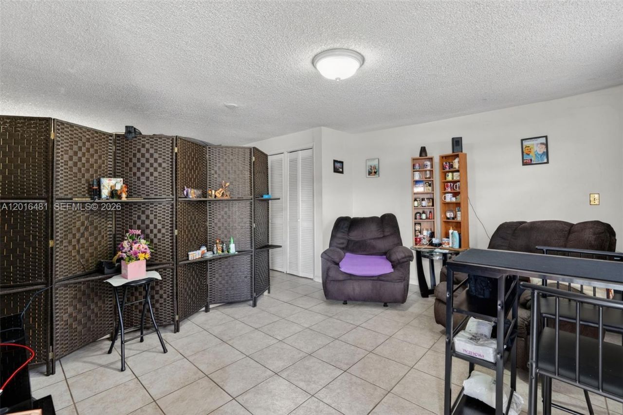2451 NW 11th St, Miami, FL 33125 Photo