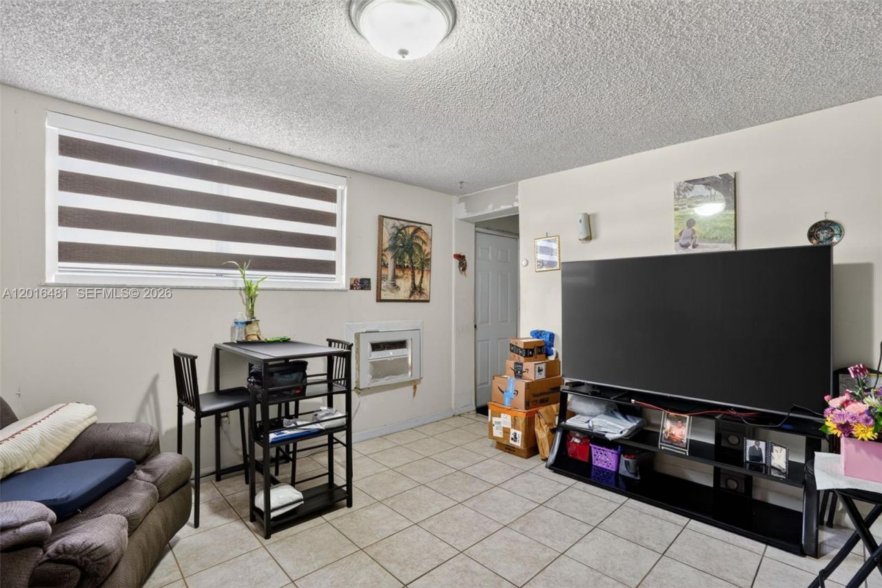 2451 NW 11th St, Miami, FL 33125 Photo