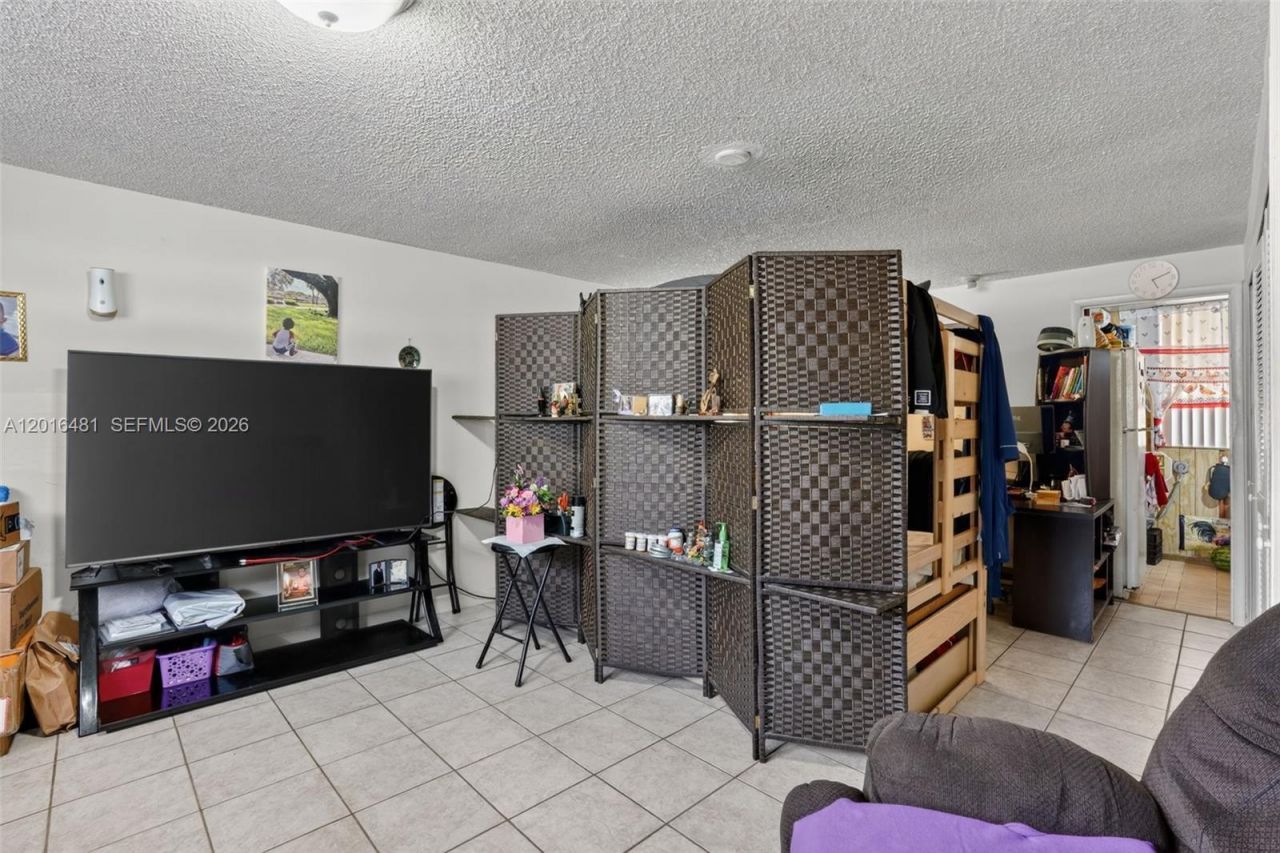 2451 NW 11th St, Miami, FL 33125 Photo
