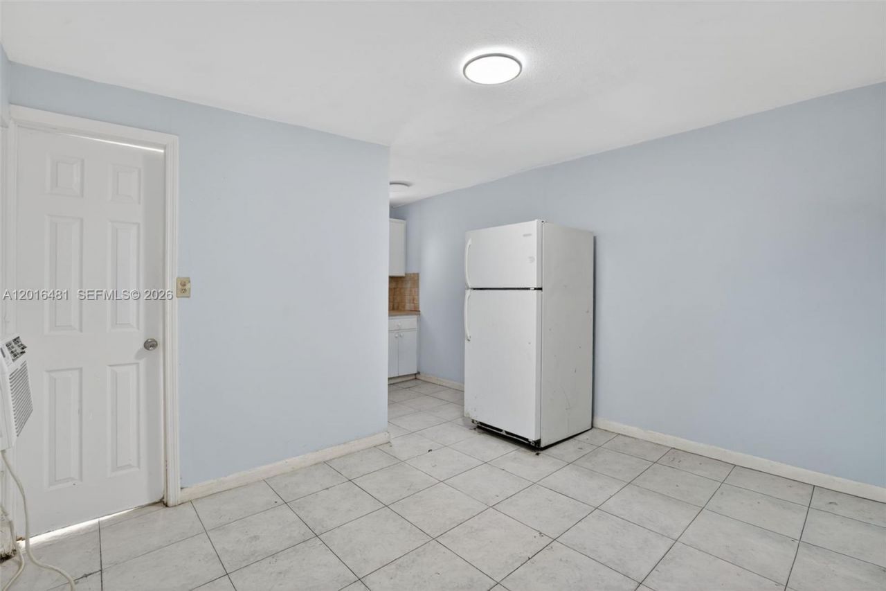 2451 NW 11th St, Miami, FL 33125 Photo