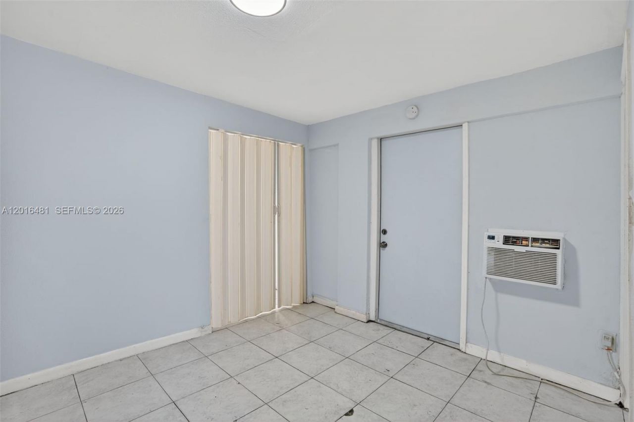 2451 NW 11th St, Miami, FL 33125 Photo