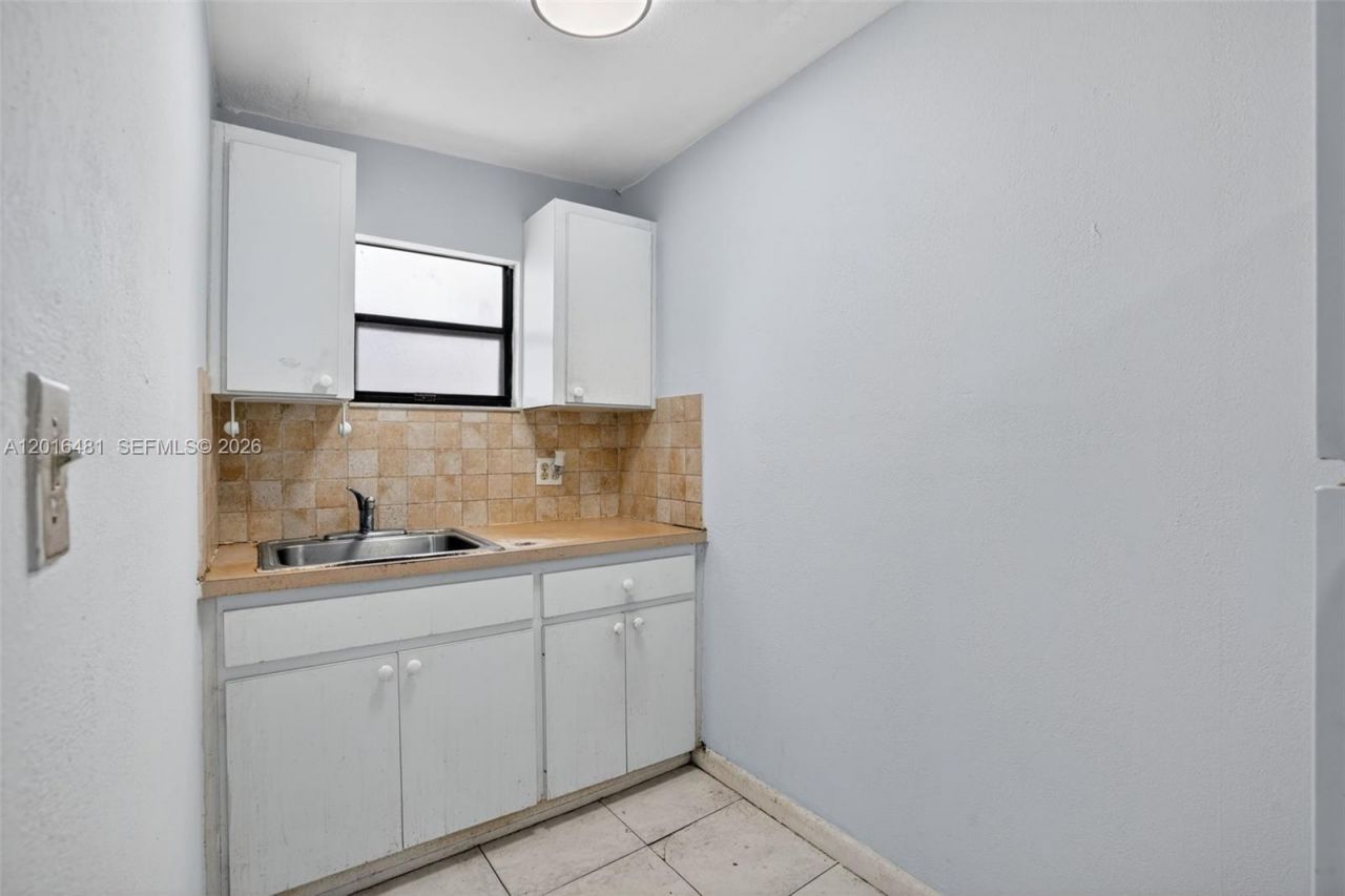2451 NW 11th St, Miami, FL 33125 Photo