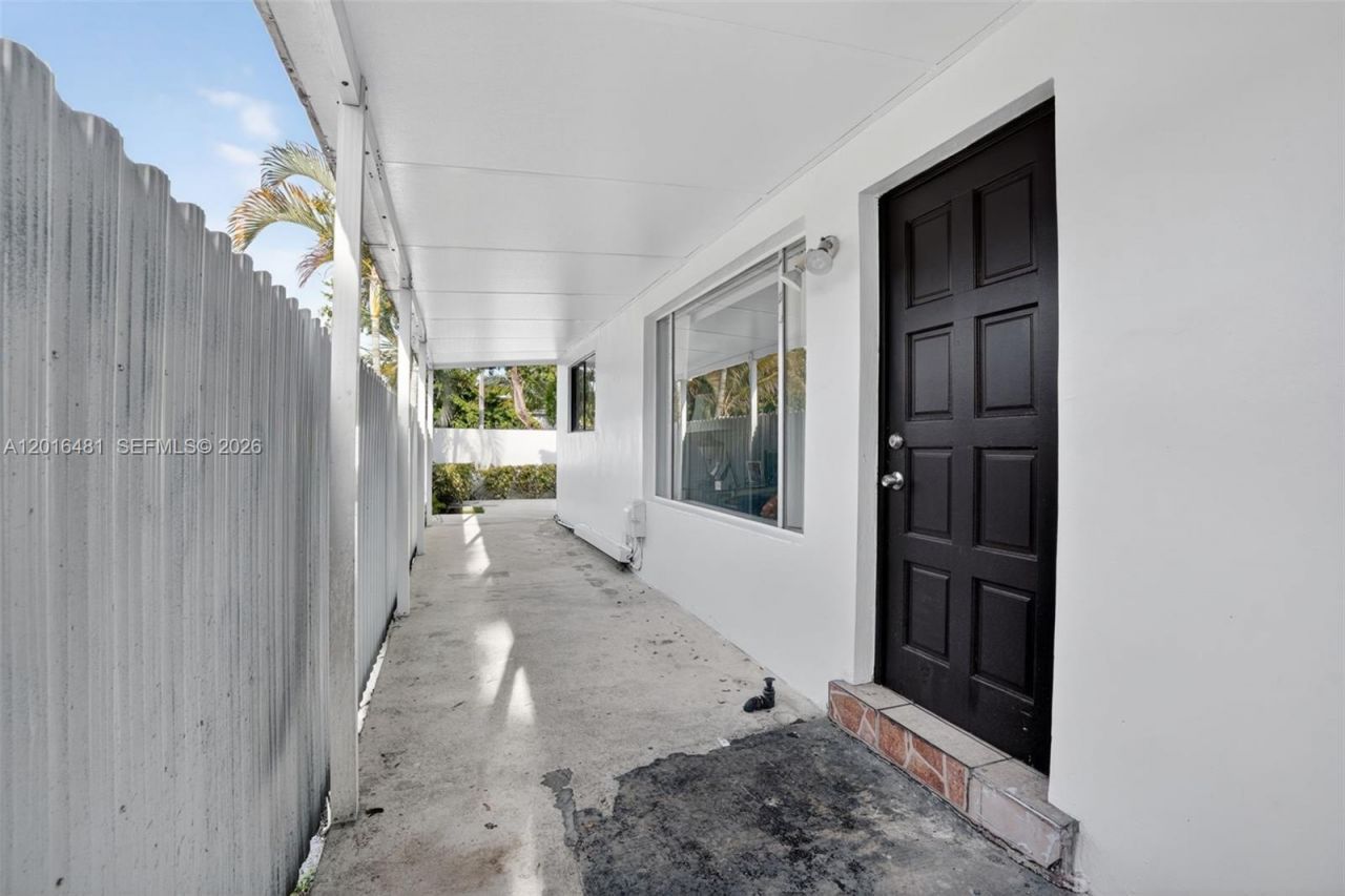 2451 NW 11th St, Miami, FL 33125 Photo