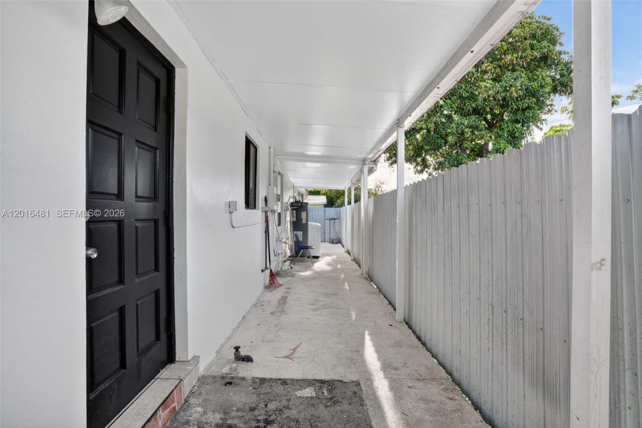 2451 NW 11th St, Miami, FL 33125 Photo