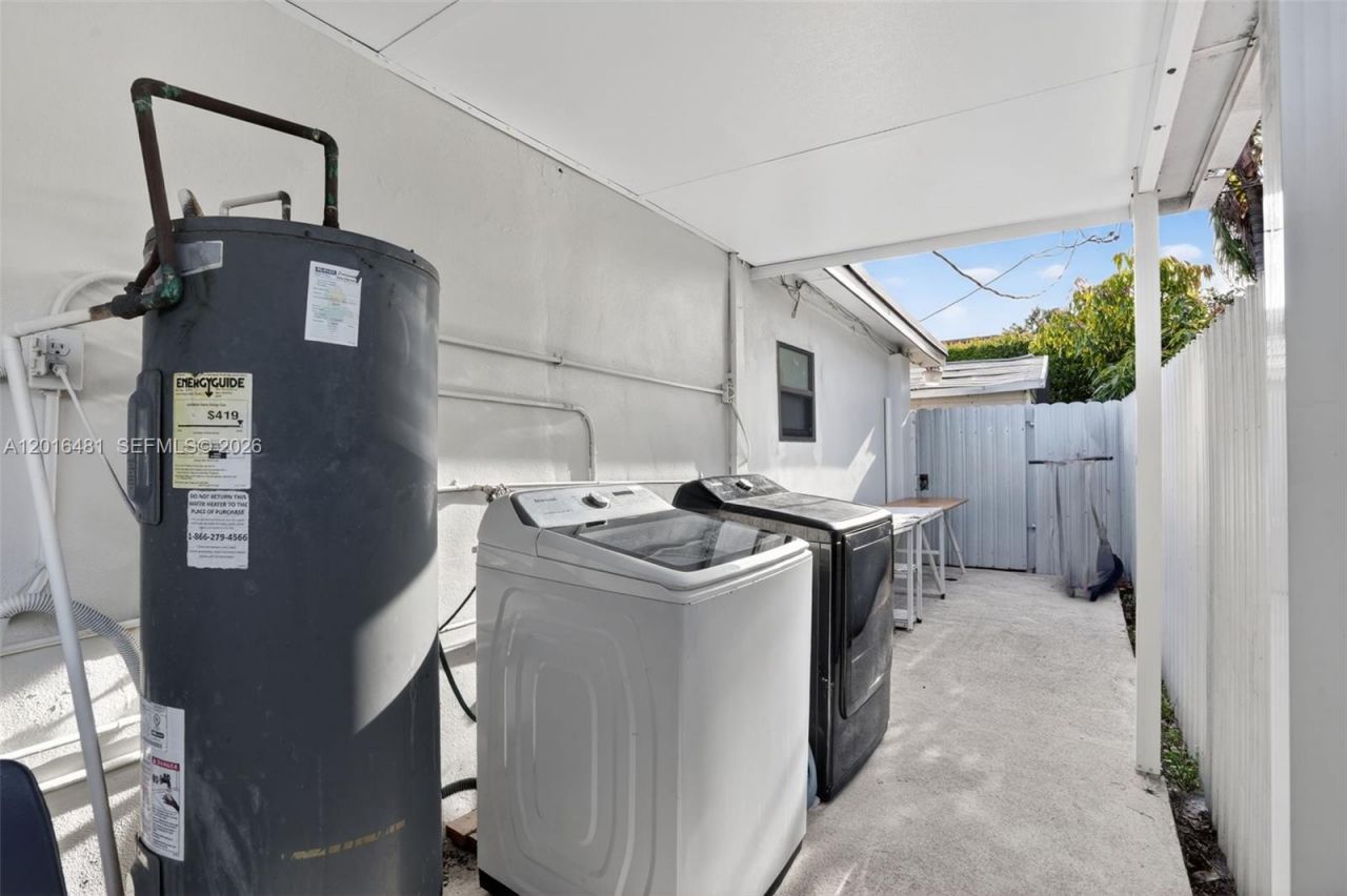 2451 NW 11th St, Miami, FL 33125 Photo