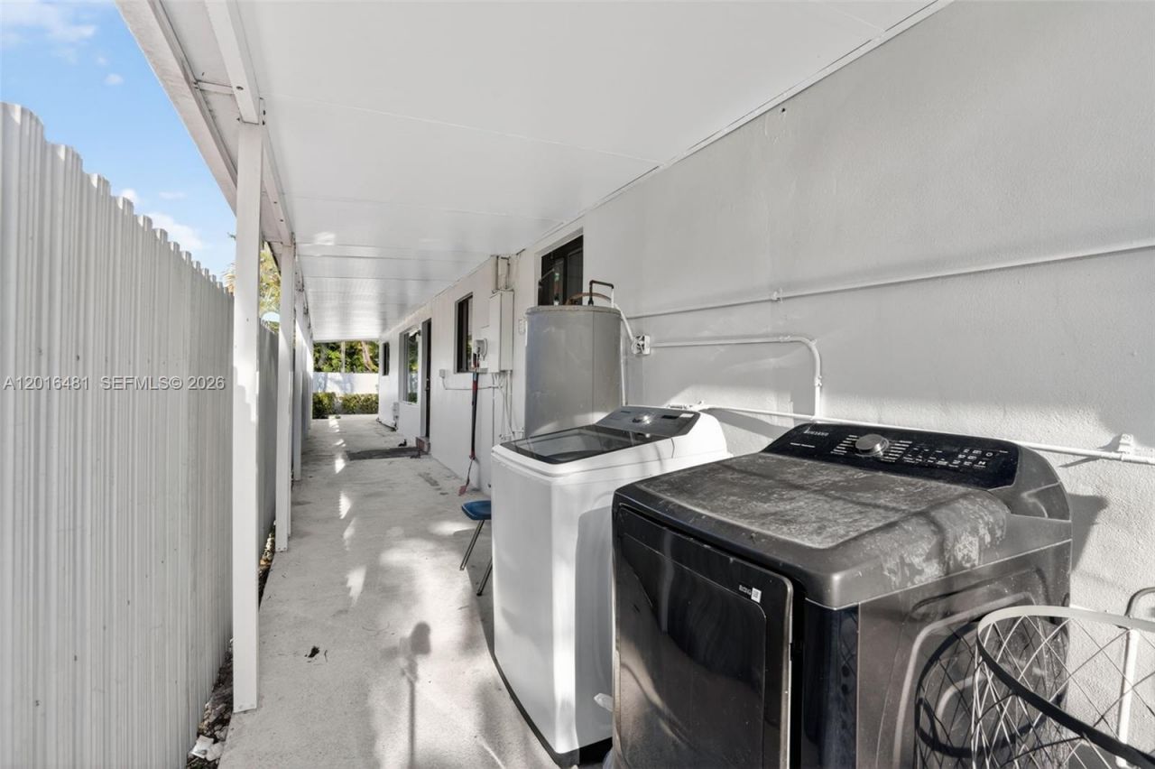 2451 NW 11th St, Miami, FL 33125 Photo