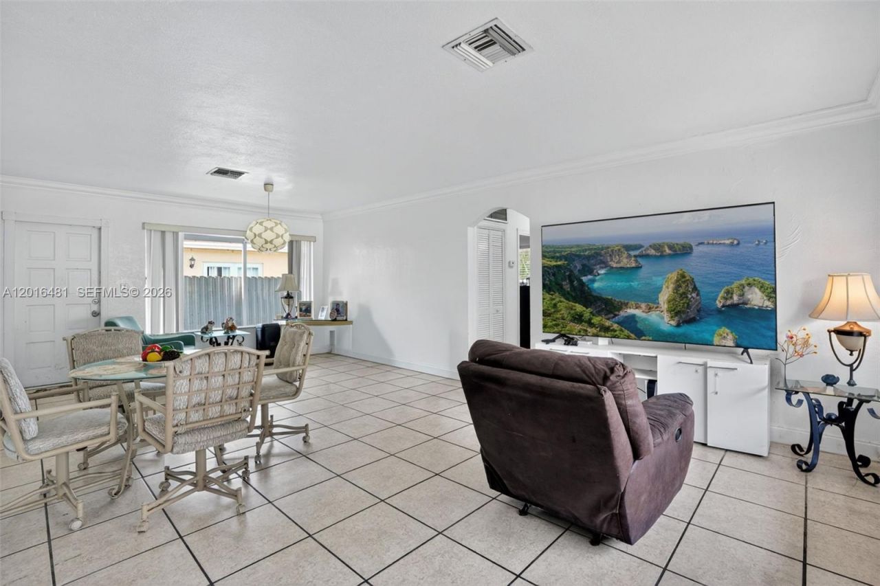 2451 NW 11th St, Miami, FL 33125 Photo