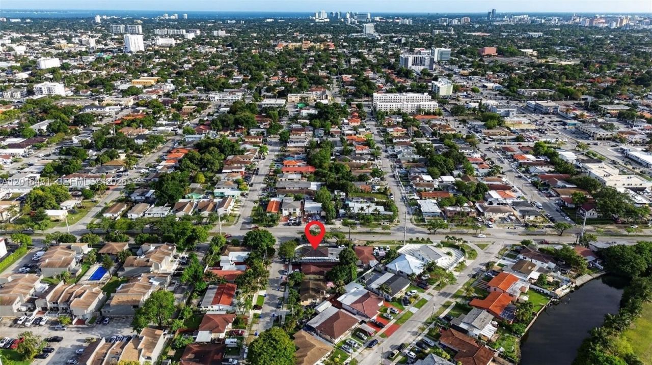 2451 NW 11th St, Miami, FL 33125 Photo