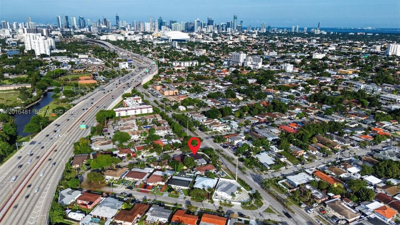 2451 NW 11th St, Miami, FL 33125 Photo