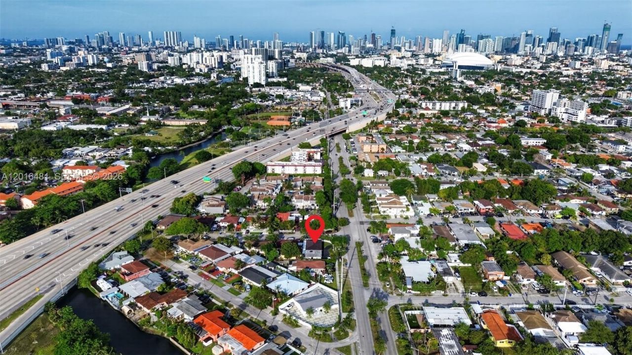 2451 NW 11th St, Miami, FL 33125 Photo