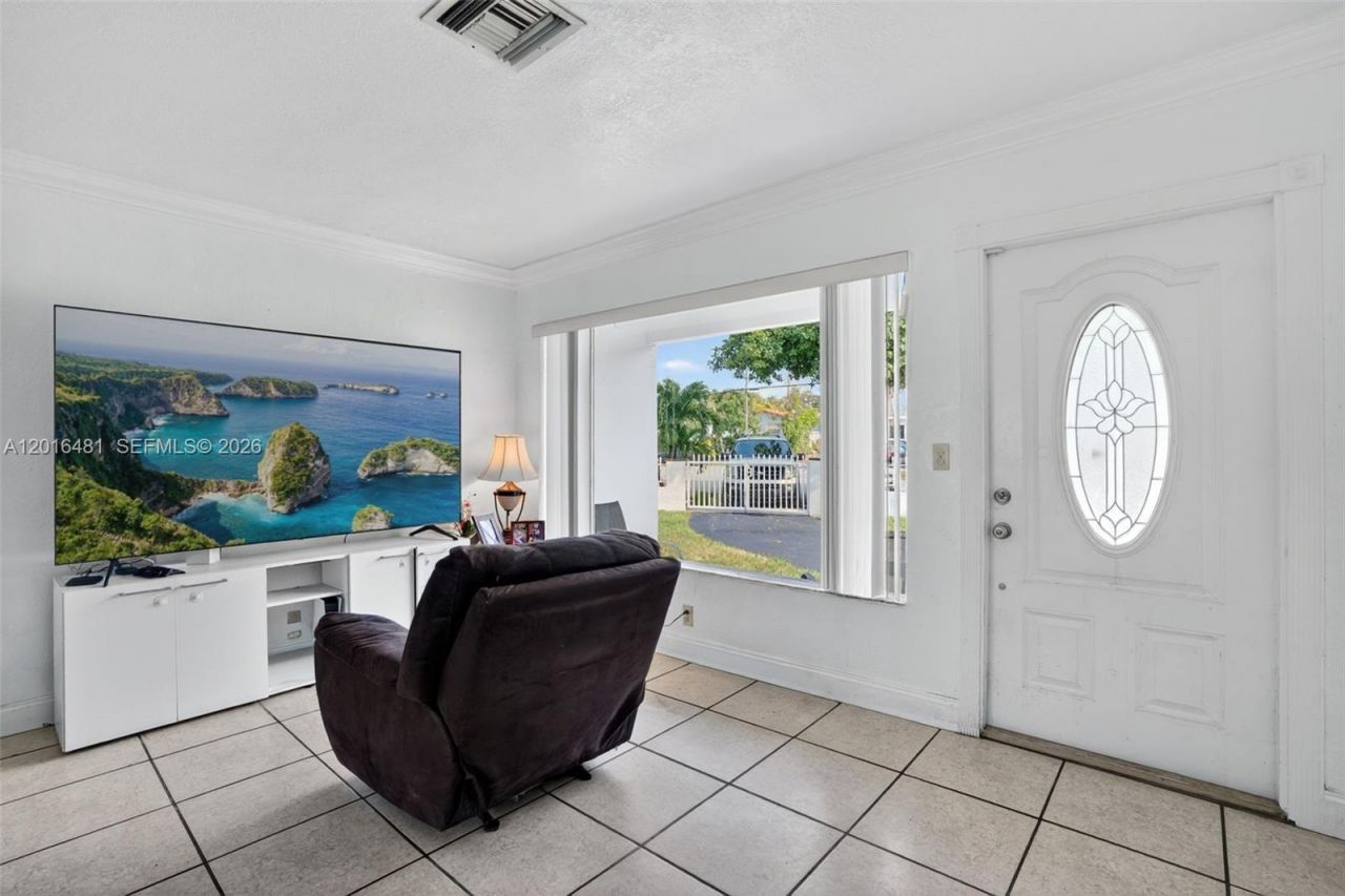 2451 NW 11th St, Miami, FL 33125 Photo