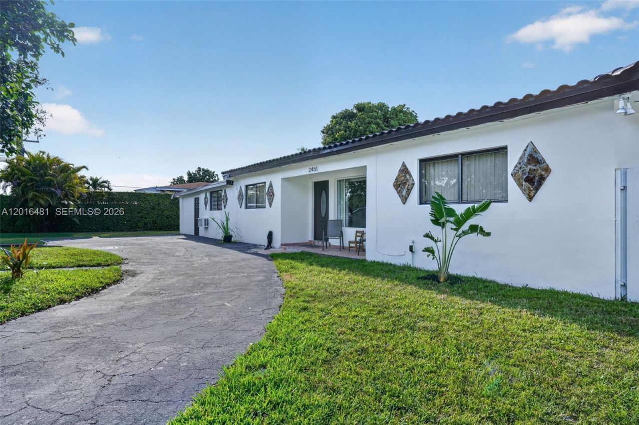 2451 NW 11th St, Miami, FL 33125 Photo