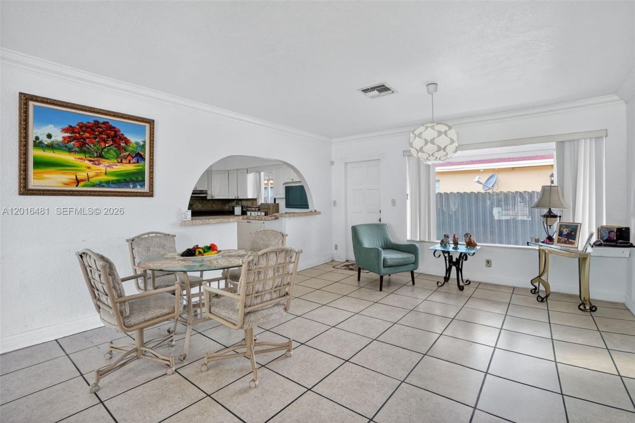 2451 NW 11th St, Miami, FL 33125 Photo
