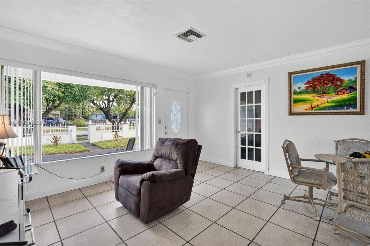 2451 NW 11th St, Miami, FL 33125 Photo