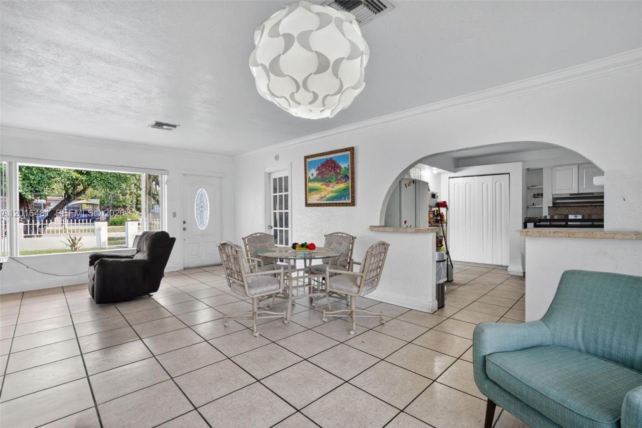 2451 NW 11th St, Miami, FL 33125 Photo