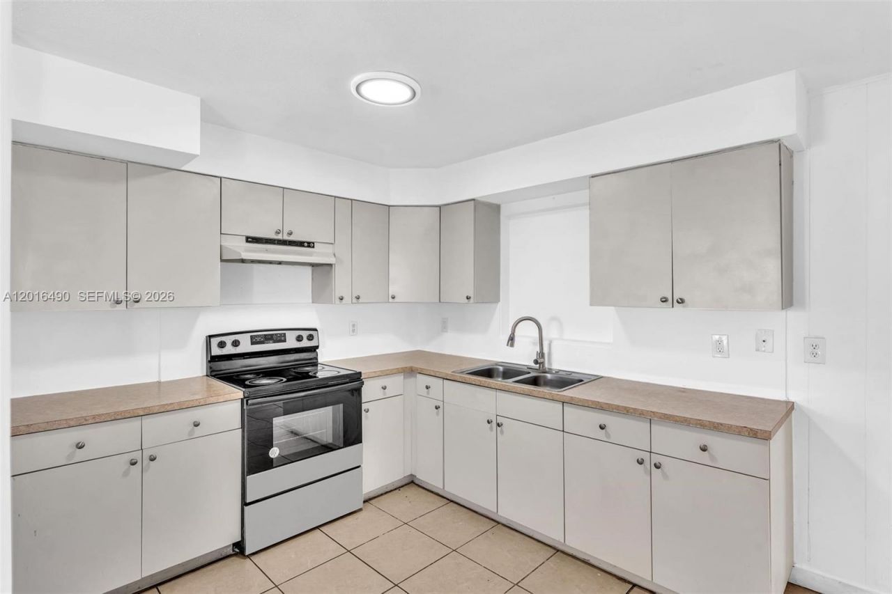 2140 NW 29th St, Oakland Park, FL 33311 Photo