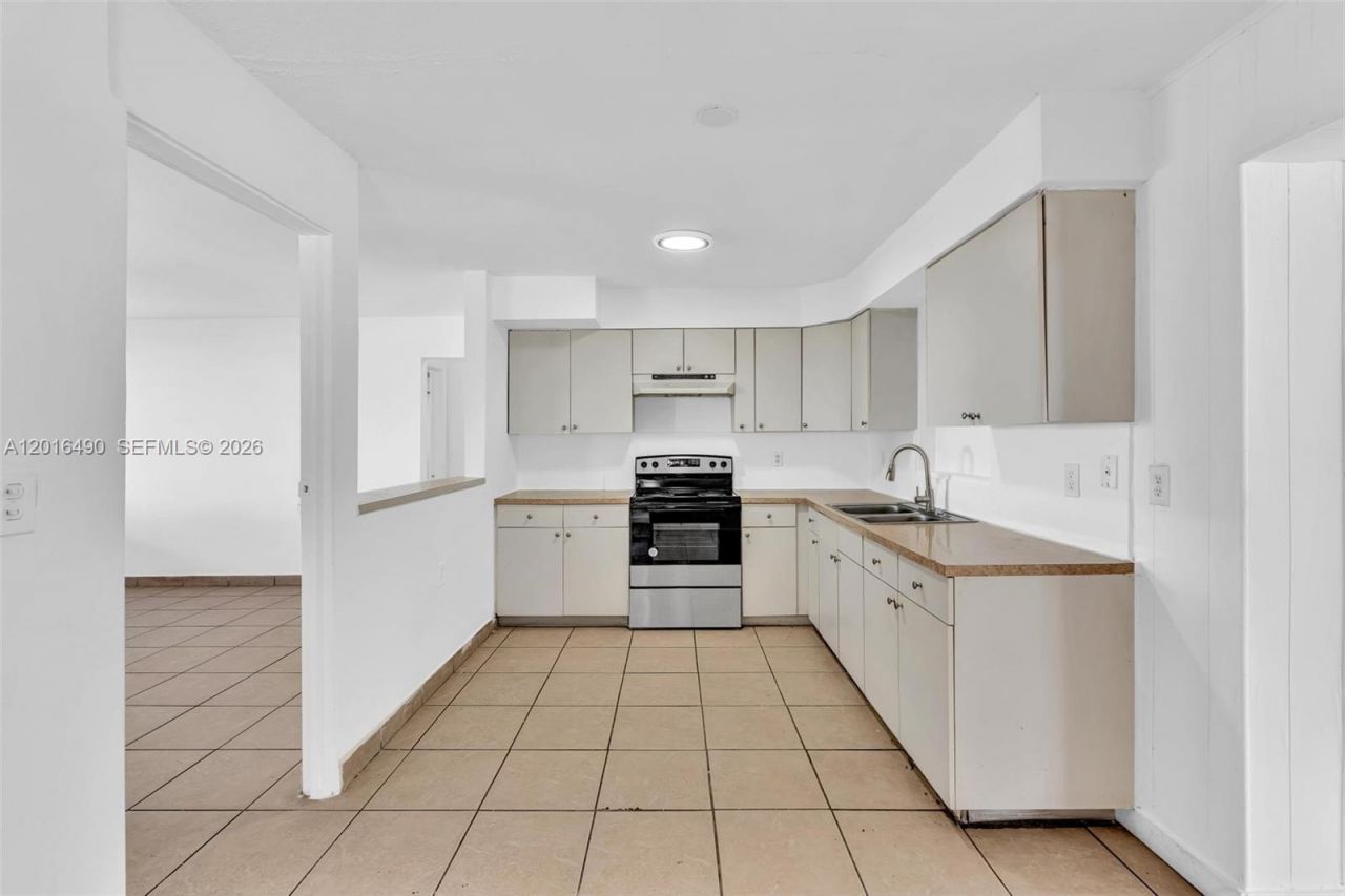 2140 NW 29th St, Oakland Park, FL 33311 Photo