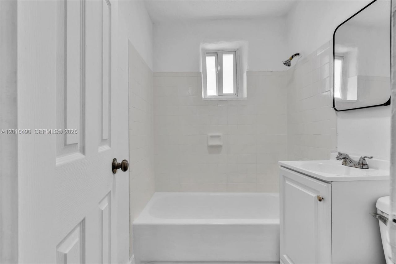 2140 NW 29th St, Oakland Park, FL 33311 Photo