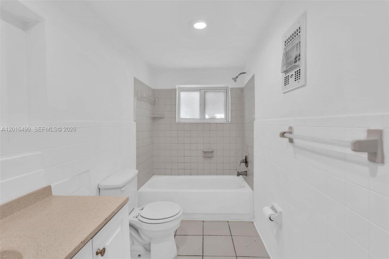 2140 NW 29th St, Oakland Park, FL 33311 Photo