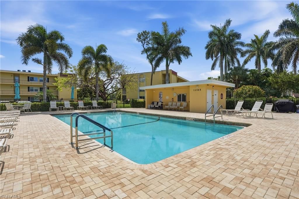 1085 Forest Lakes Dr, Unit 8102, Naples, FL 34105 Photo