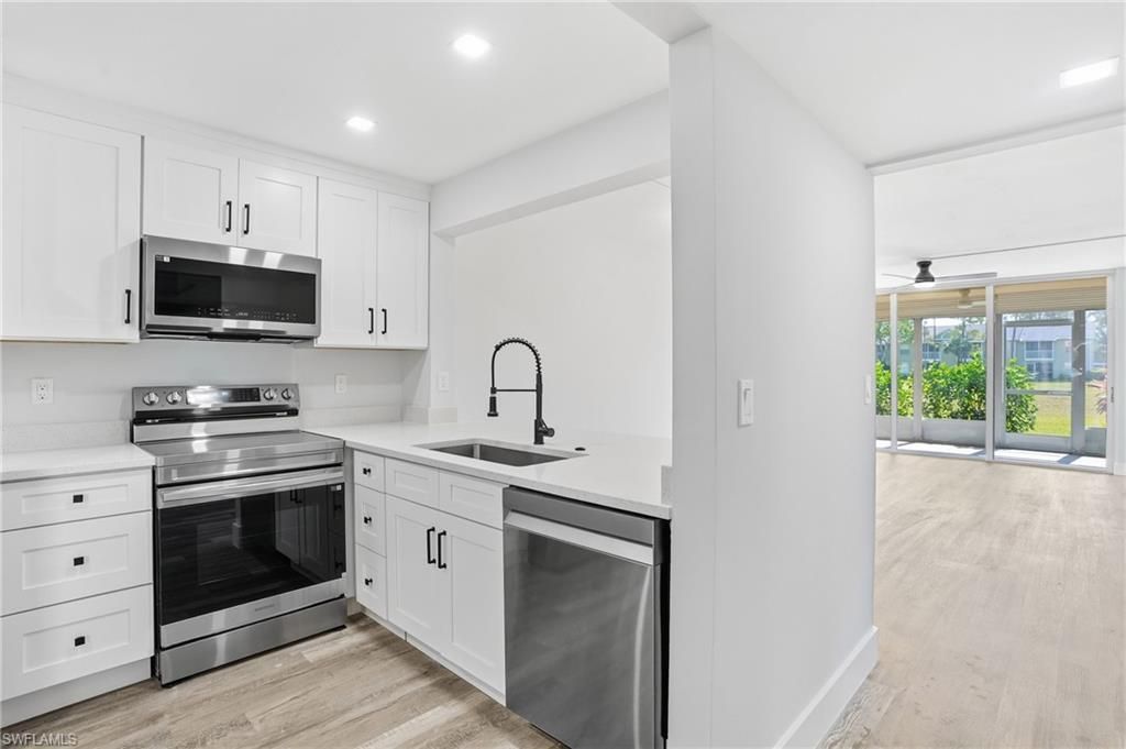 1085 Forest Lakes Dr, Unit 8102, Naples, FL 34105 Photo