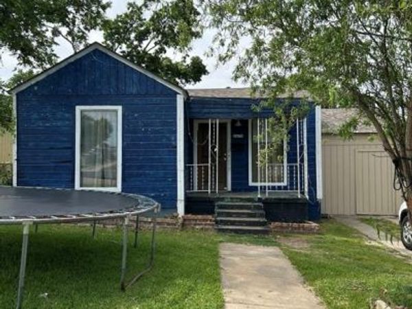 2670 Strong Avenue, Fort Worth, TX 76105