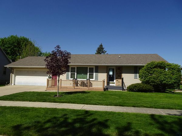 125 N 6th Avenue, Sheldon, IA 51201