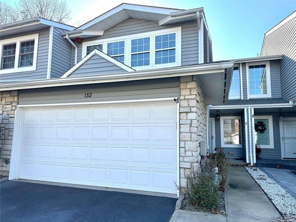 132 Fairfield Drive , Holbrook, NY 11741