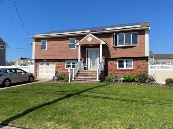 84 Surf Road , Lindenhurst, NY 11757
