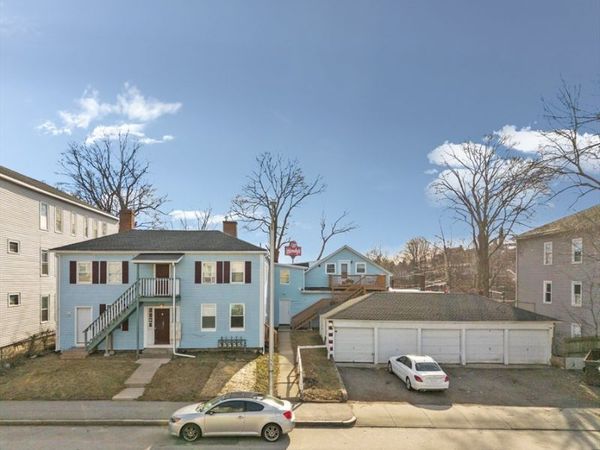 3 Chelsea St, Worcester, MA 01610