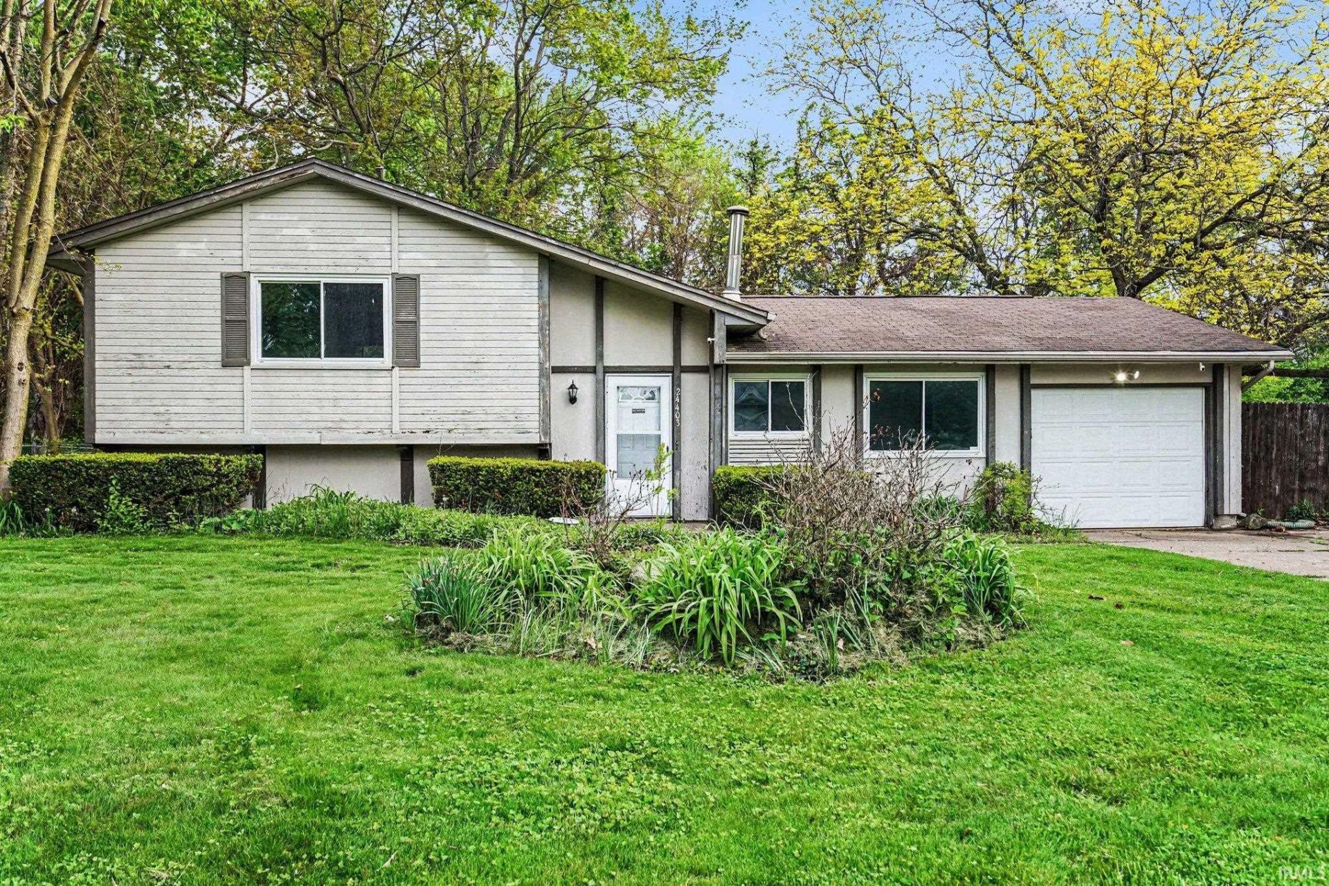 24403 Rolling Oaks Drive, South Bend, IN 46628 Main Photo