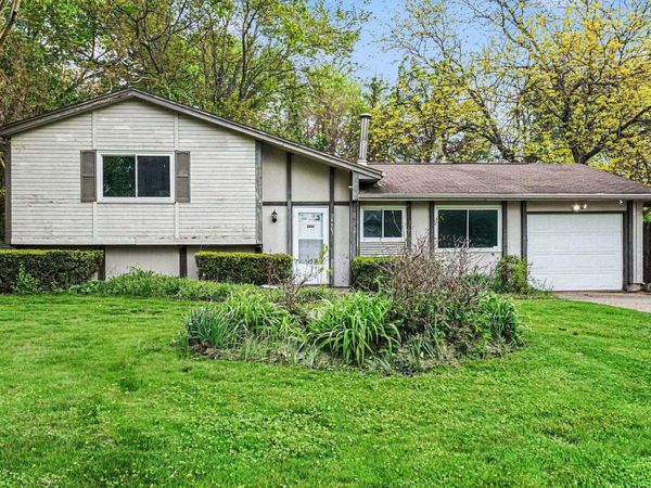24403 Rolling Oaks Drive, South Bend, IN 46628