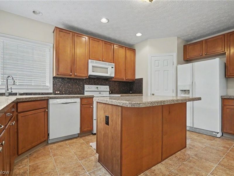 1257 Muchney Circle, Akron, OH 44312 Photo 14
