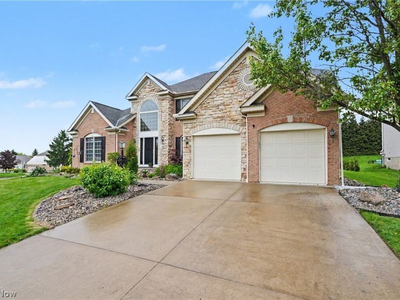 1257 Muchney Circle, Akron, OH 44312 Photo 2