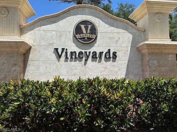 93 Silver Oaks CIR, Unit 3-101, NAPLES, FL 34119
