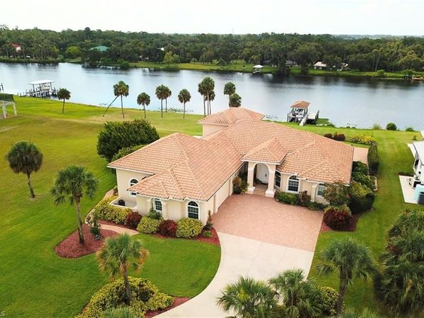 2504 Caloosa Shores DR, LABELLE, FL 33935