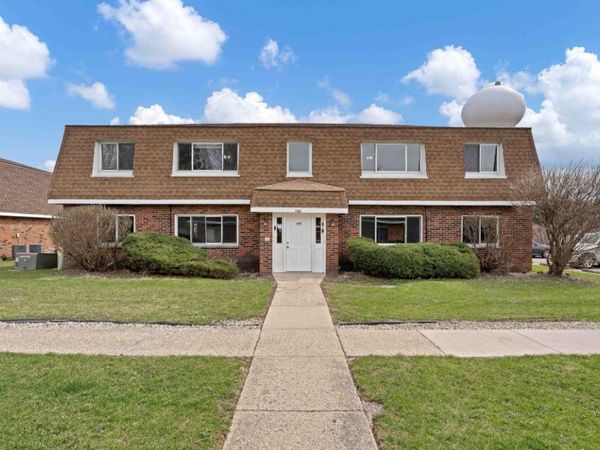 103 Harbor Drive, Unit B, Oswego, IL 60543