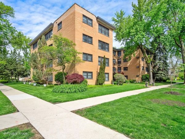 500 Washington Boulevard, Unit 301, Oak Park, IL 60302