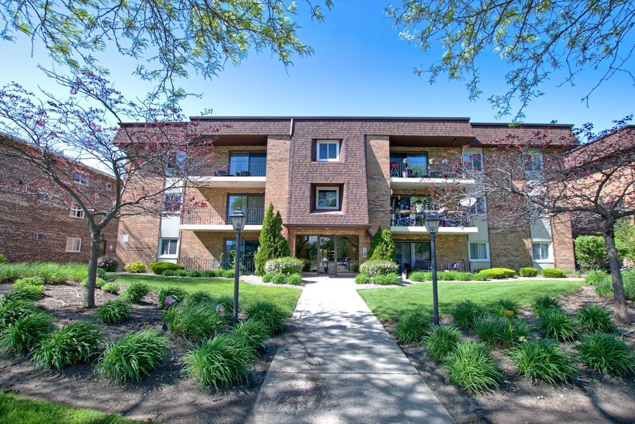 8924 W 140th Street, Unit 303, Orland Park, IL 60462 Main Photo