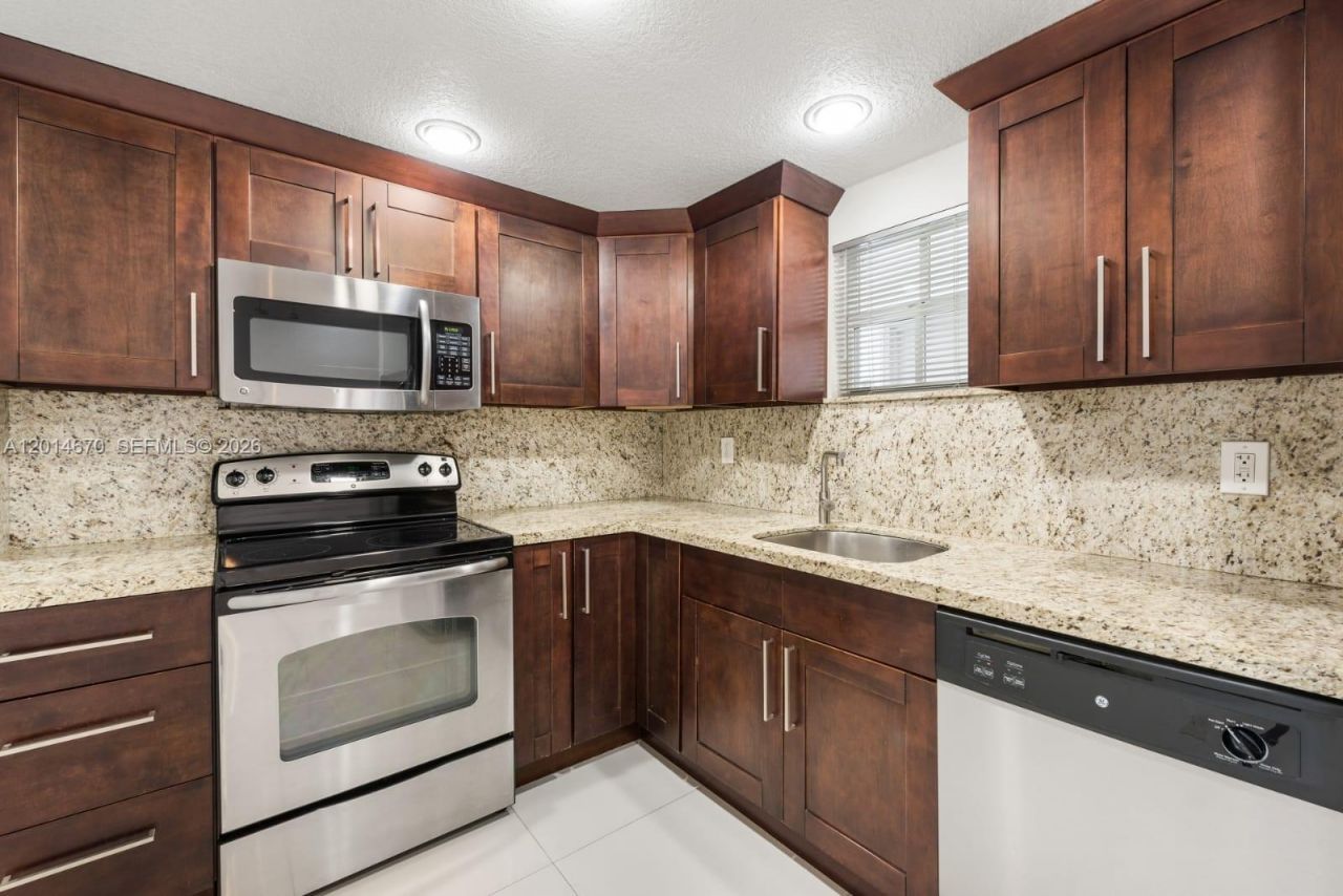 411 SW 37th Ave, Unit 3B, Miami, FL 33135 Photo