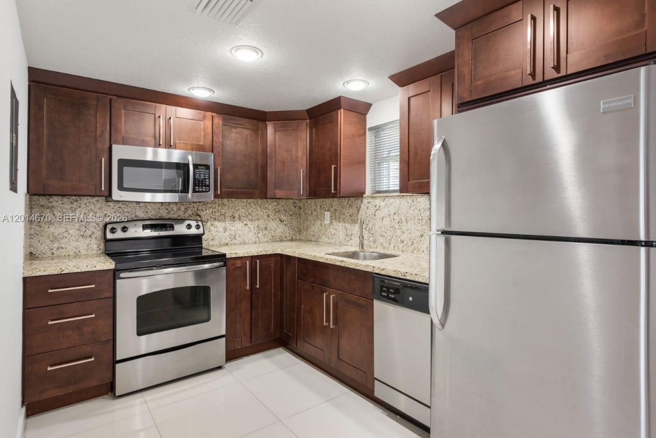 411 SW 37th Ave, Unit 3B, Miami, FL 33135 Photo