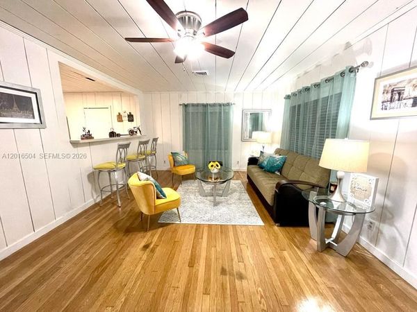 1218 N 24th Ave , Hollywood, FL 33020